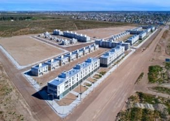 Chubut firmó un convenio con Nación para la construcción de 900 viviendas