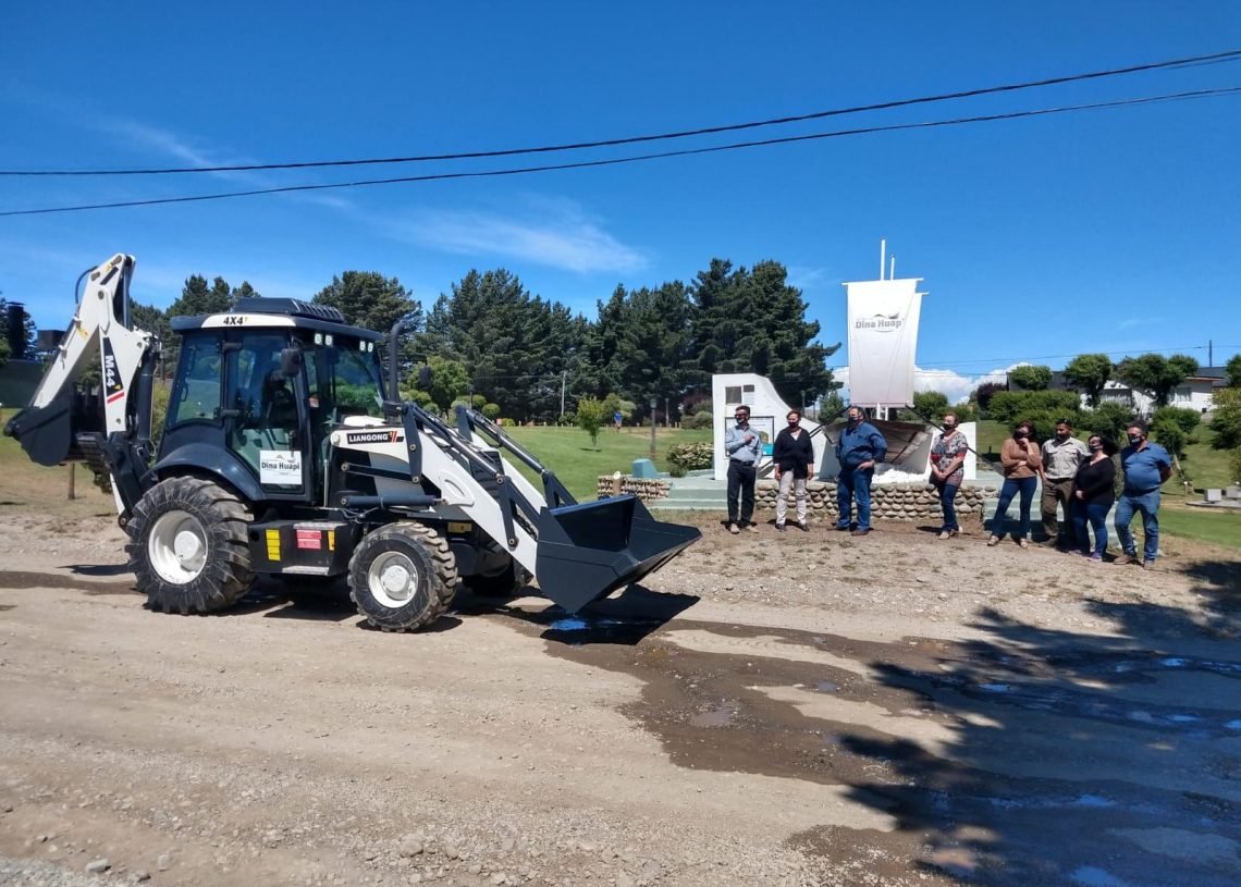 Retroexcavadora adquirida con fondos del plan Castello