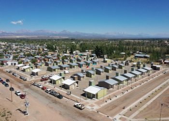 Mendoza continúa licitando la construcción de viviendas