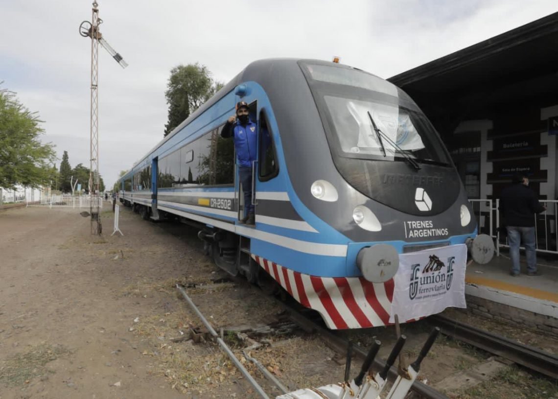 Volvió el tren de Neuquén a Plottier tras 28 años de interrupción del servicio