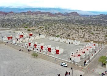 Firmaron convenios para la construcción de 460 viviendas en Catamarca