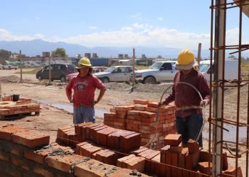 Acuerdan con empresarios y sindicalistas un monitoreo de precios de la construcción