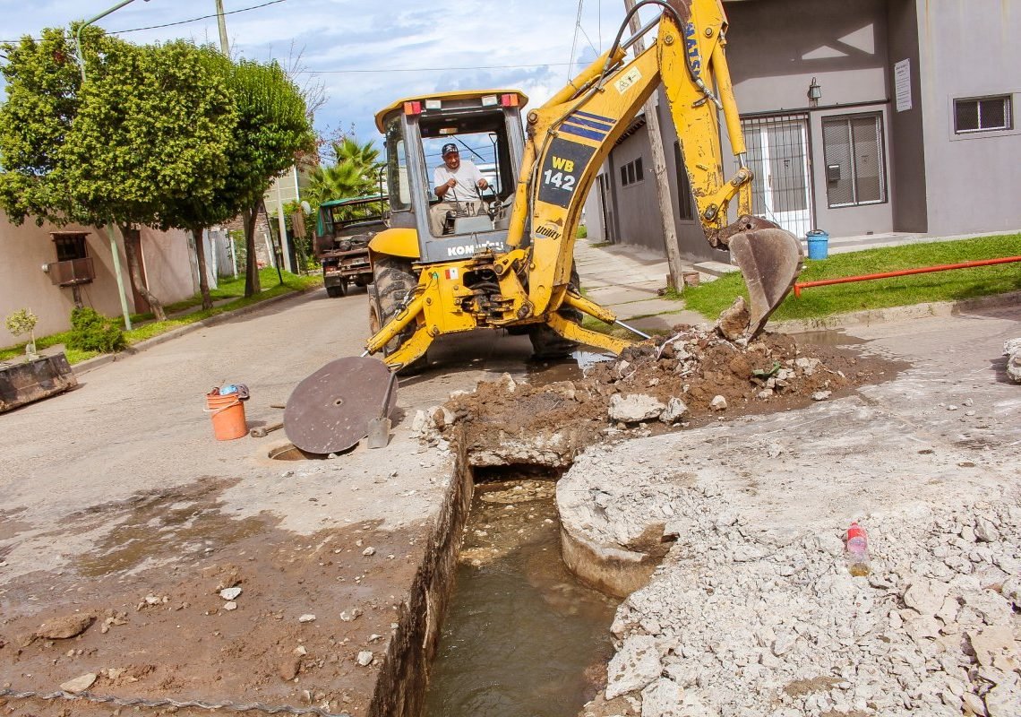 Entre Ríos firmó contratos para obras sanitarias y de gas por casi $300 millones