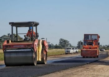 Chaco: continúa pavimentación de rutas y licitaron construcción de un microestadio