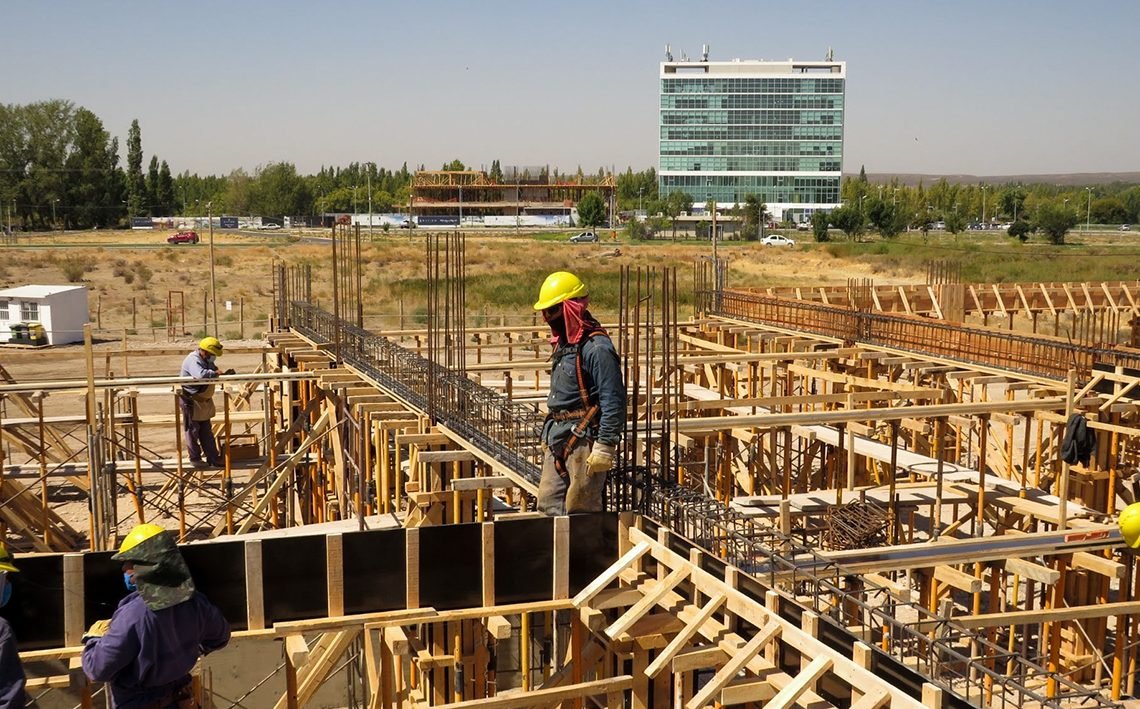 Sigue en alza el empleo en el rubro de la construcción en Neuquén