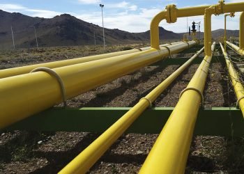 Firman convenio con empresas chinas para analizar nuevo sistema de gasoductos