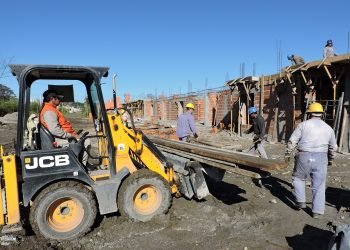 “En comparación con otras, las obras de viviendas quintuplican la demanda laboral”