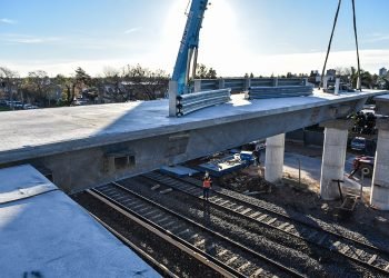 Finalizó la colocación del primer puente modular para la línea Sarmiento