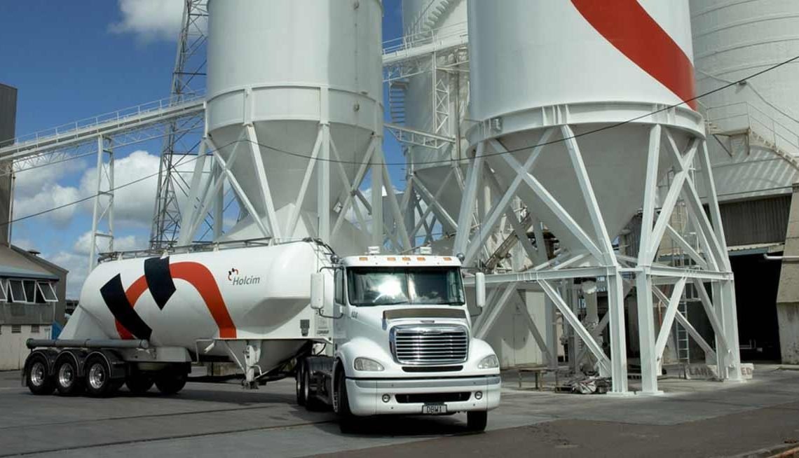 Holcim firma convenio para garantizar provisión de materiales de construcción