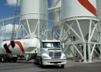 Holcim firma convenio para garantizar provisión de materiales de construcción