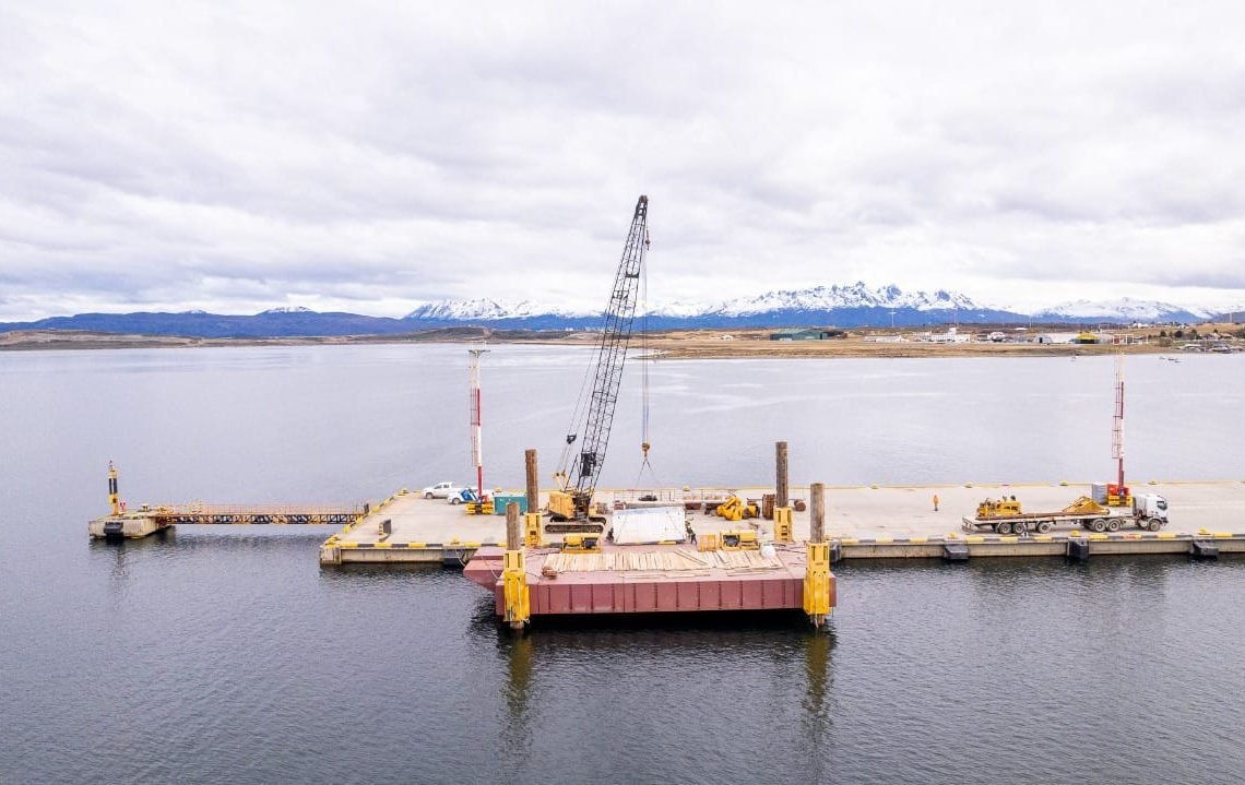 Continúa a buen ritmo la ampliación del muelle del Puerto de Ushuaia