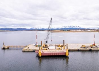 Continúa a buen ritmo la ampliación del muelle del Puerto de Ushuaia