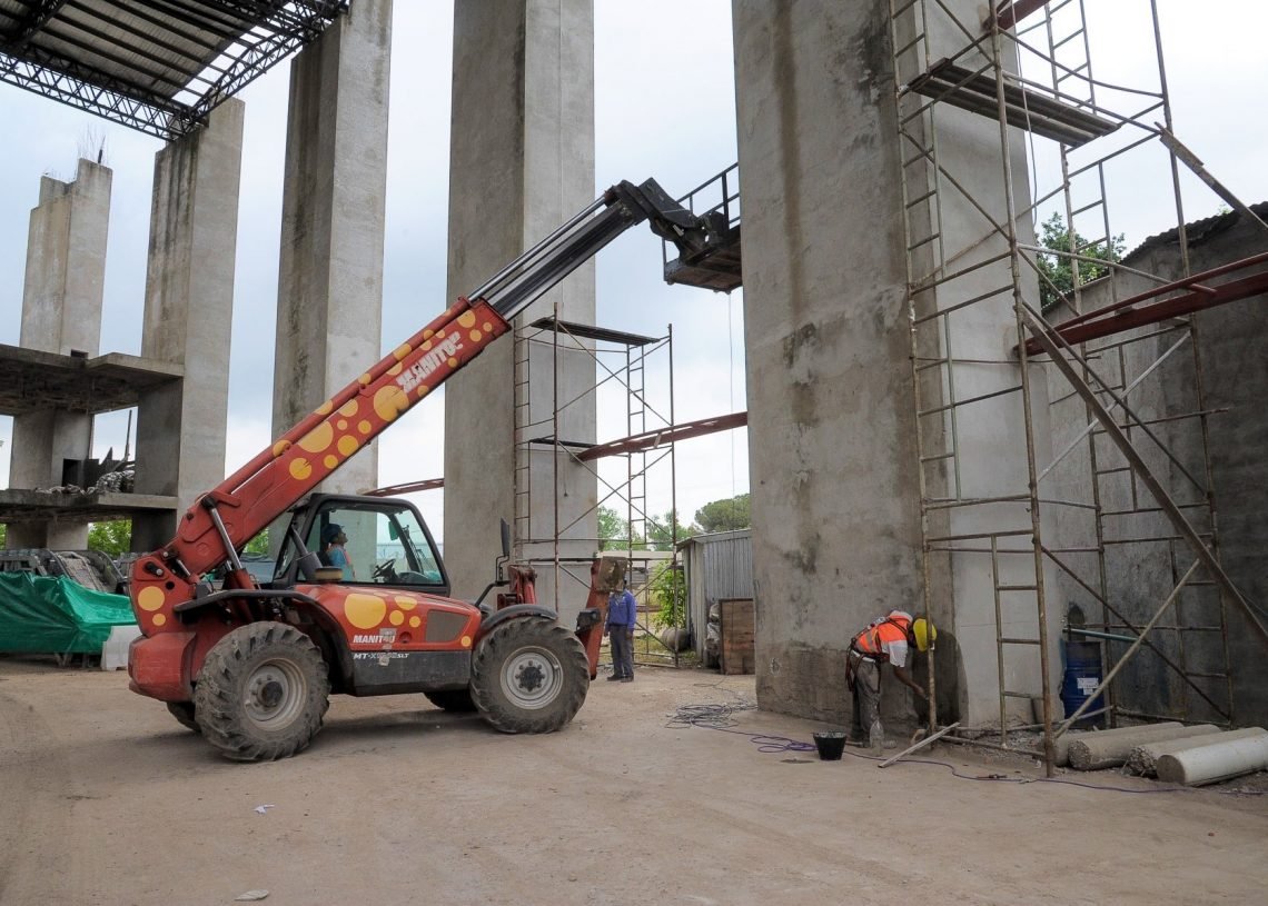 Avanzan obras sanitarias y de pavimento en Malvinas Argentinas