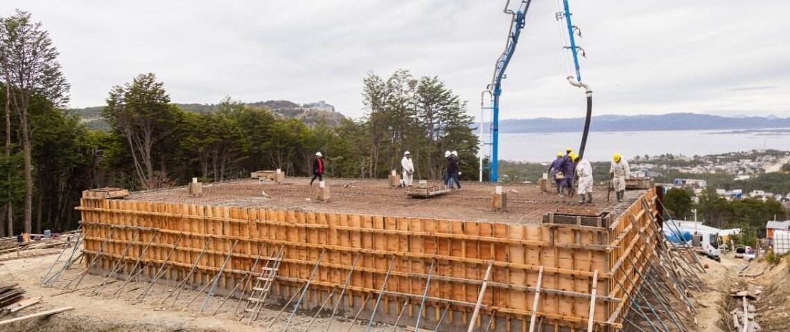 Avanzan los trabajos para llevar agua y cloaca a los barrios de Ushuaia