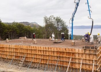 Avanzan los trabajos para llevar agua y cloaca a los barrios de Ushuaia