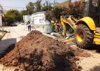 Avanza a buen ritmo la sustitución de cañerías Colector Quirós en Gualeguay
