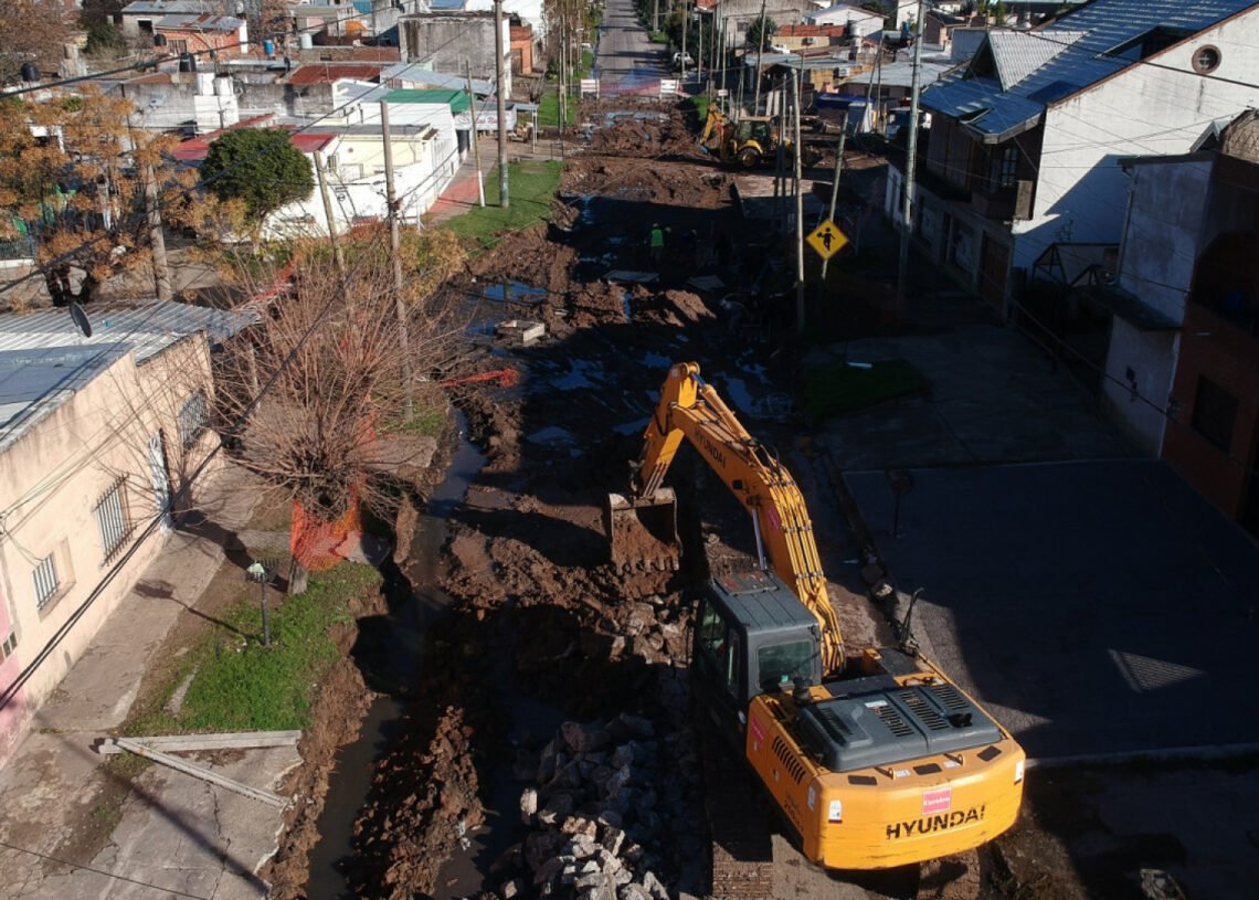 Lanús y Quilmes: iniciaron las obras de rehabilitación de la calle Coronel Lynch