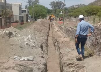 Córdoba: avanzan las obras de saneamiento cloacal en La Calera