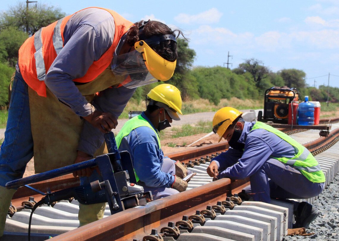 Más de 1000 obras en infraestructura ferrovía, portuaria y aeroportuaria
