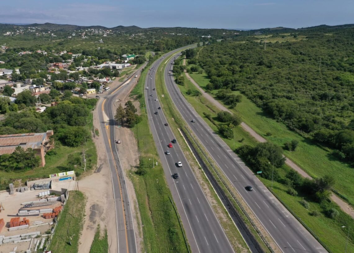 Falda del Carmen: autovía en tramo desde autopista hasta bajada de Altas Cumbres