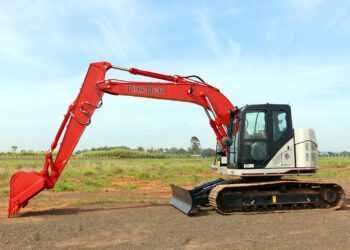 Excavadoras con radio de giro corto facilitan operaciones en vías públicas