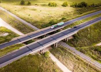 Provincia Buenos Aires: firmaron los contratos para iniciar las obras en la Ruta Provincial N° 6