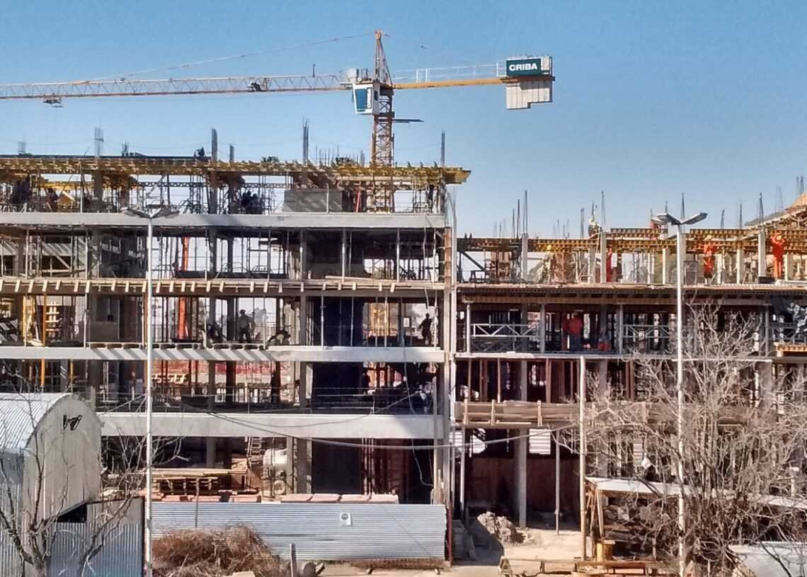 Buscan eliminar el pago de la plusvalía en las construcciones urbanas de la Capital