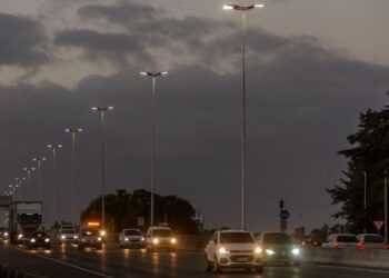 Obras de recambio lumínico en la Autopista Riccheri