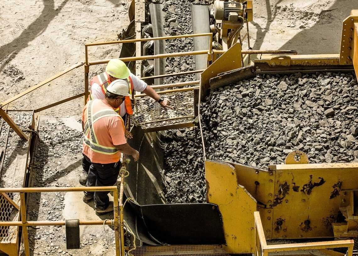 Cómo elegir las superficies de cribado para mejorar la producción y resolver problemas frecuentes