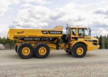 Volvo CE realiza la primera entrega de una máquina de construcción fabricada con acero libre de fósiles