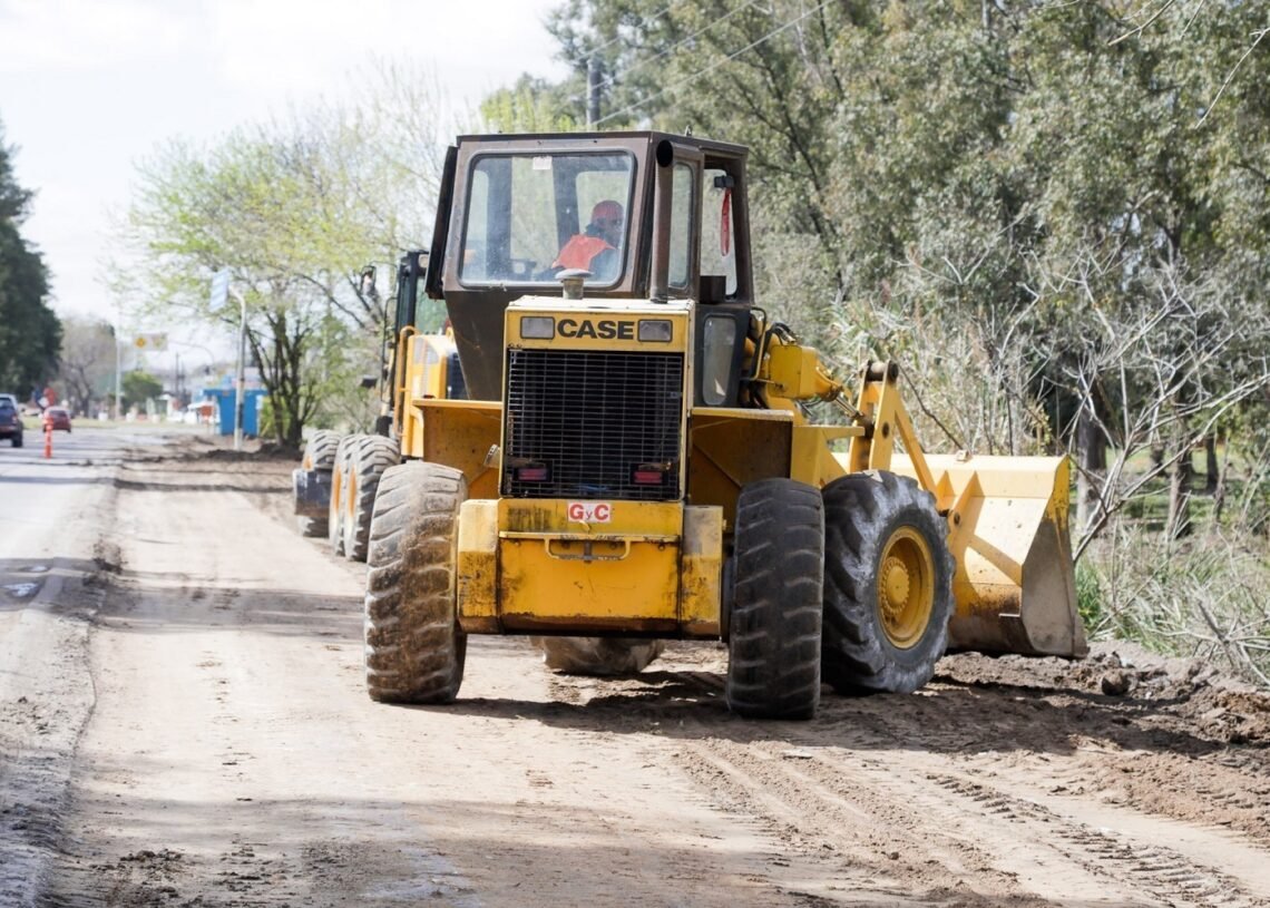 Berisso: avanzan las obras de reconstrucción en la Avenida del Petróleo