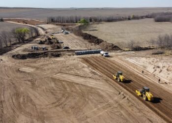 Córdoba: continúan las obras de pavimentación del Camino de la Costa