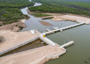Realización de azud de derivación sobre el rio Salado