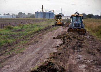 Avanzan las obras para mejorar caminos rurales en Luján