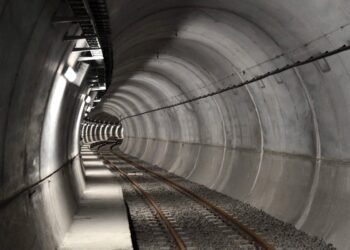 “Es necesario que la Argentina desarrolle una industria nacional de túneles y obras subterráneas”
