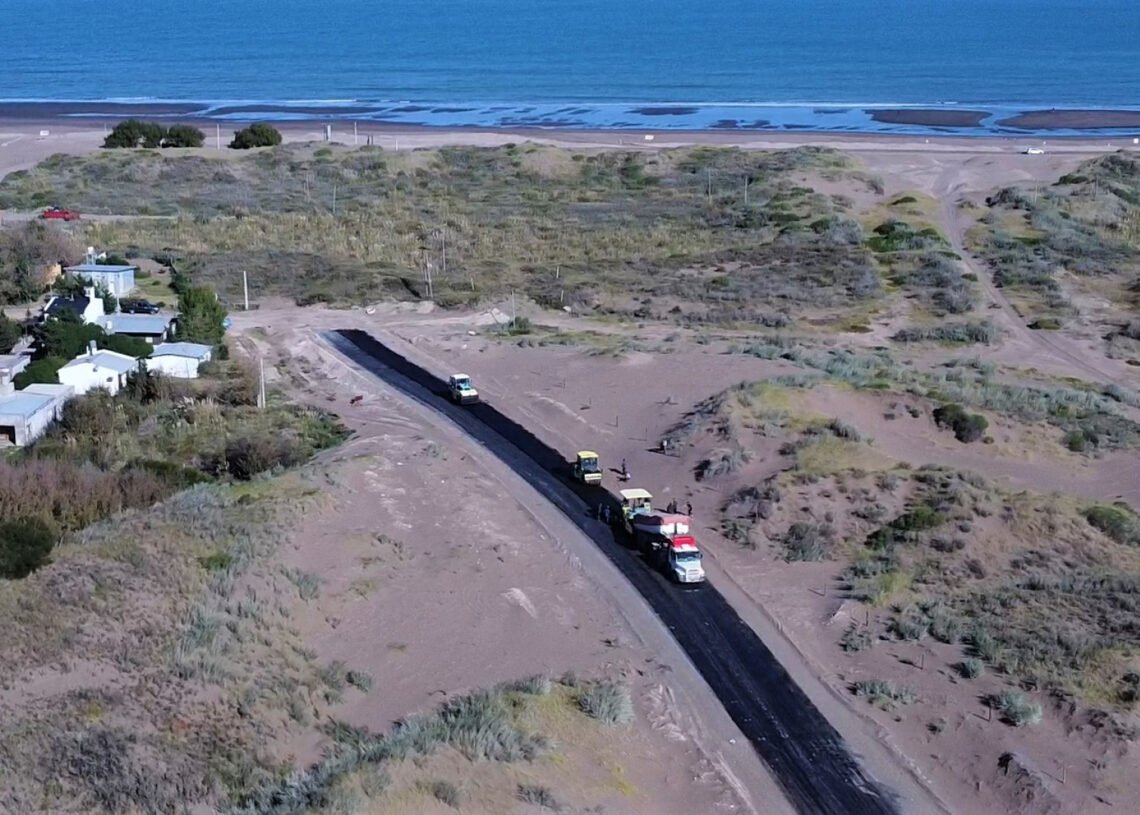Monte Hermoso: avanza la pavimentación del camino de cintura a Sauce Grande