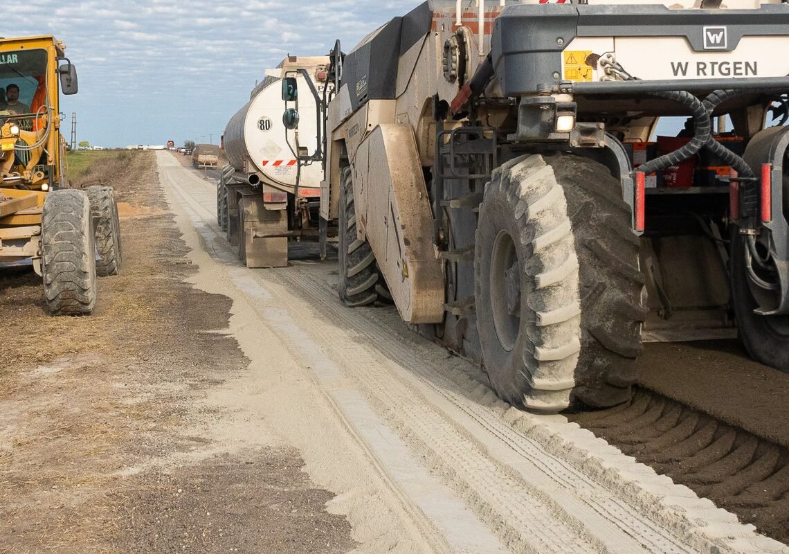 Alcanza un 30 por ciento de ejecución la rehabilitación de la ruta provincial 32