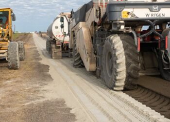 Alcanza un 30 por ciento de ejecución la rehabilitación de la ruta provincial 32