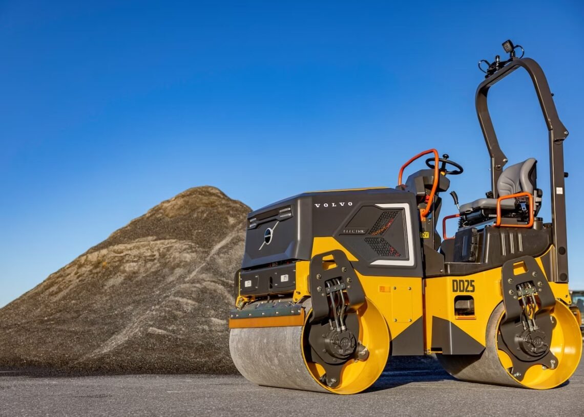 Volvo CE presenta su primer compactador de asfalto eléctrico