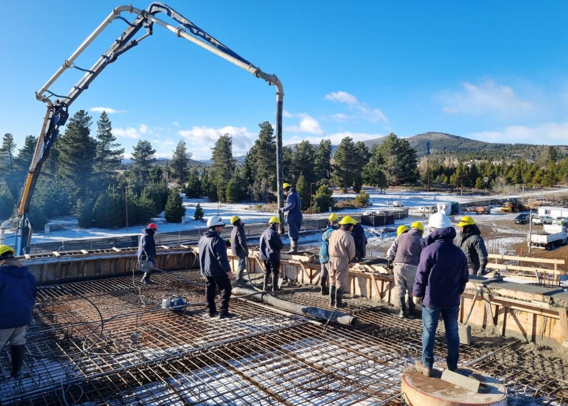 Bariloche: siguen las obras del Hospital  Carrillo y la nueva terminal de ómnibus