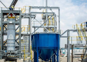 Molienda vertical, para cumplir con las especificaciones requeridas del producto