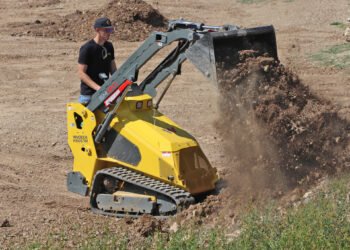 Nuevas mini cargadoras sobre orugas multiusos