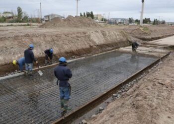Neuquén: comenzó la segunda etapa del entubamiento del canal Pastor Pluis