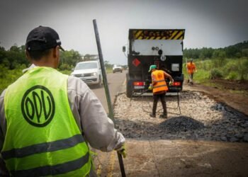 Ejecutan importantes tareas en la ruta provincial 4 en Misiones