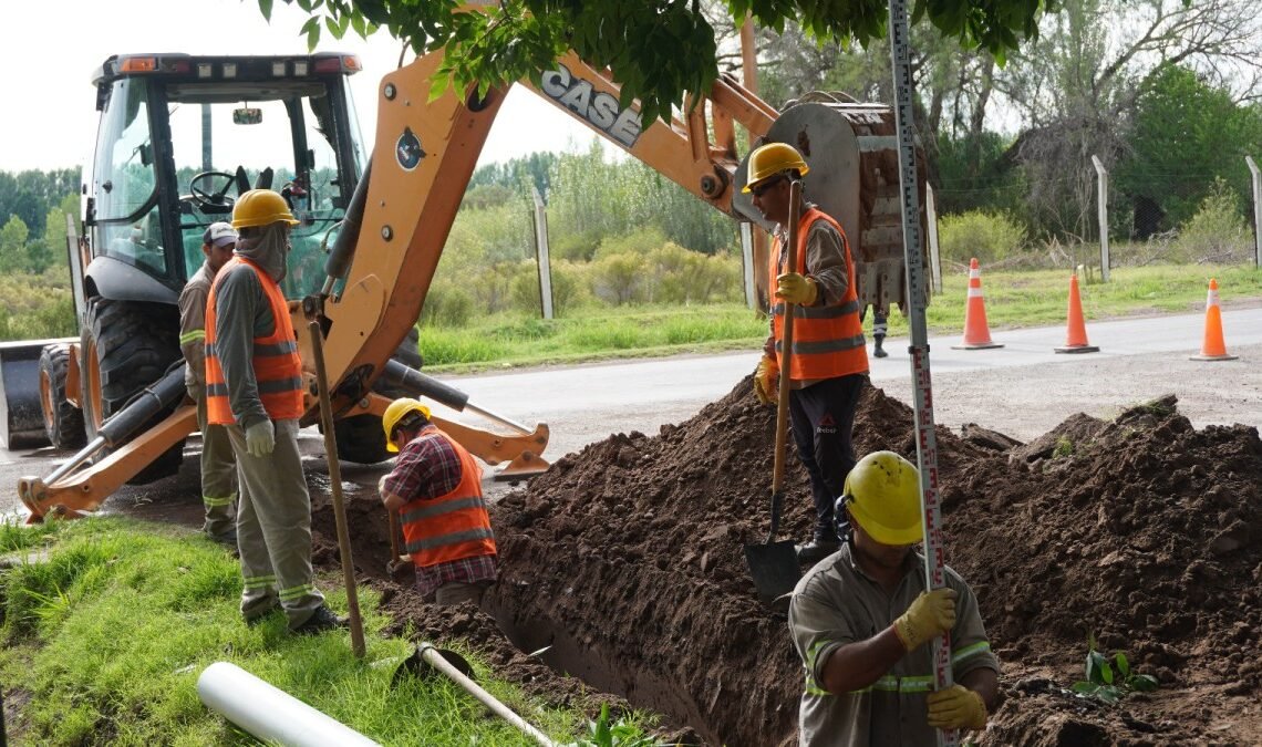 Se extiende la red de agua y cloacas en General Alvear