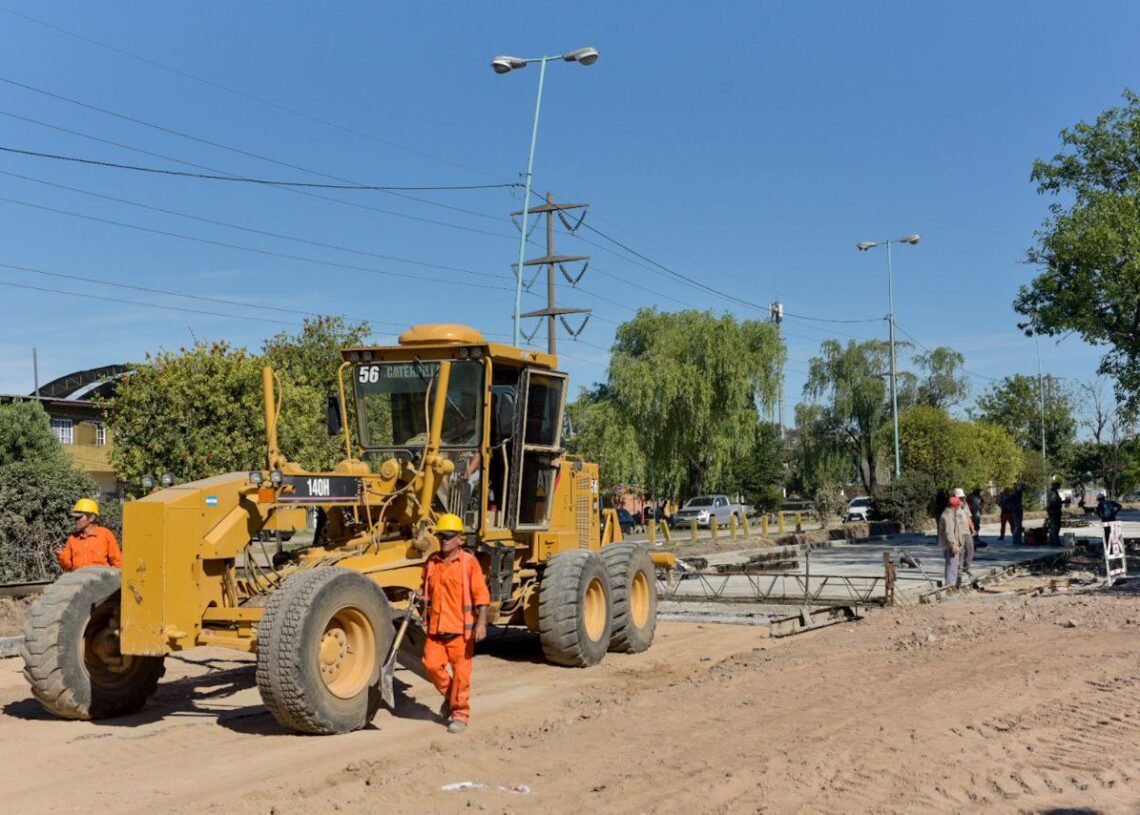 Continúan las obras de pavimento y saneamiento en Berazategui