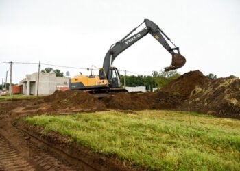 Continúan las obras viales, hidráulicas y de iluminación en Roque Pérez