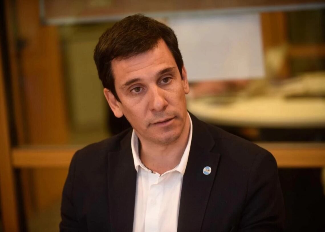 “La política de vivienda tiene que dejar de ser una prenda de la política partidaria”