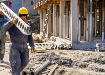 Tierra del Fuego: gestionan fondos para culminar la construcción de 500 viviendas