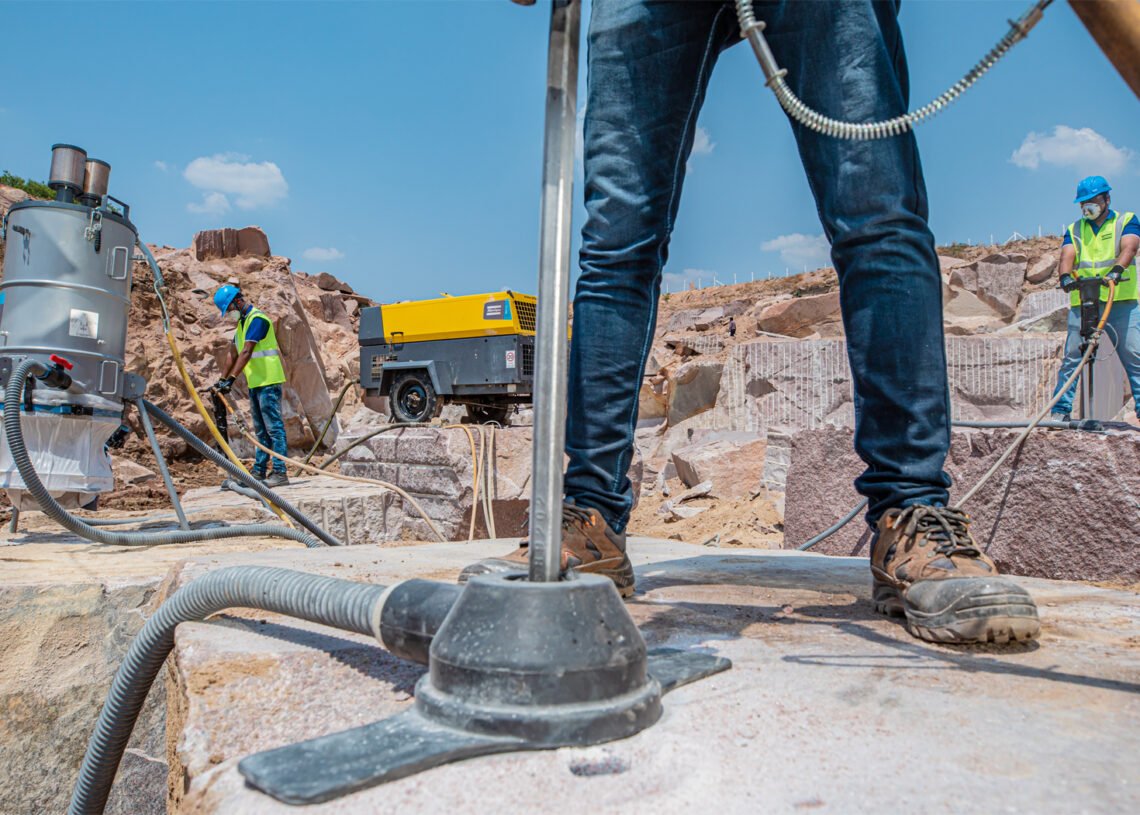 Rotura y perforación sin polvo en suspensión